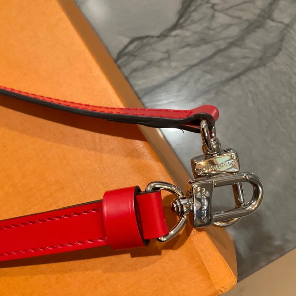 EUC Louis Vuitton Alma PM Epi leather “Cocquelicot” with crossbody strap red - Picture 15 of 16